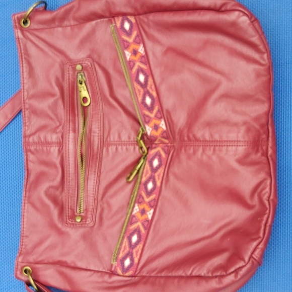 LEATHER bag by Tee Shirt &Jeans. Lined bag with 4 zippered pockets. - Picture 4 of 8